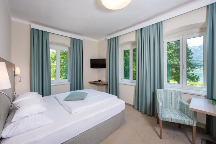 Superior Double room with balcony and with lake view