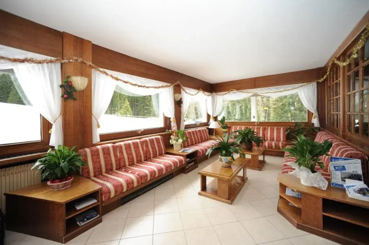 Hotel Bucaneve