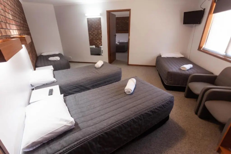 Donald Motor Lodge