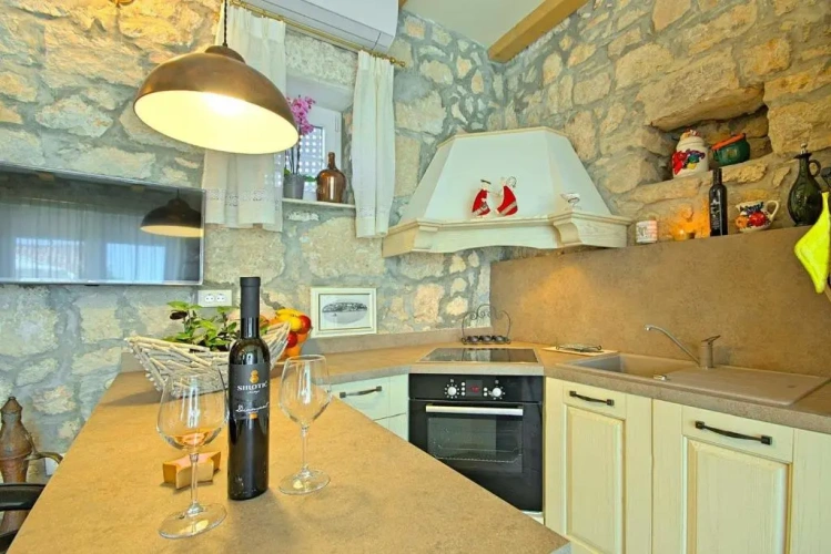 2 Bedrooms Cottage