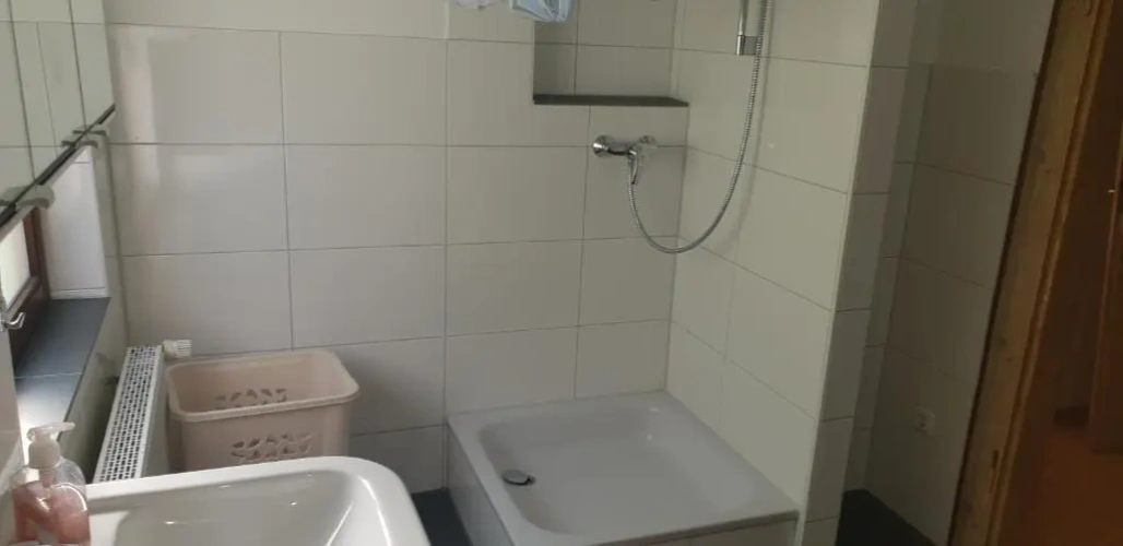4 Bedrooms Single Cottage
