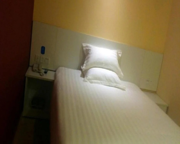 Hanting Express Jiading Middle Dengliu Road