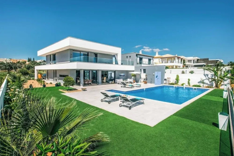 3 Bedrooms Villa