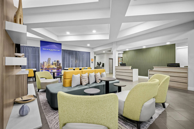 La Quinta Inn & Suites by Wyndham Miami Airport West photo 25
