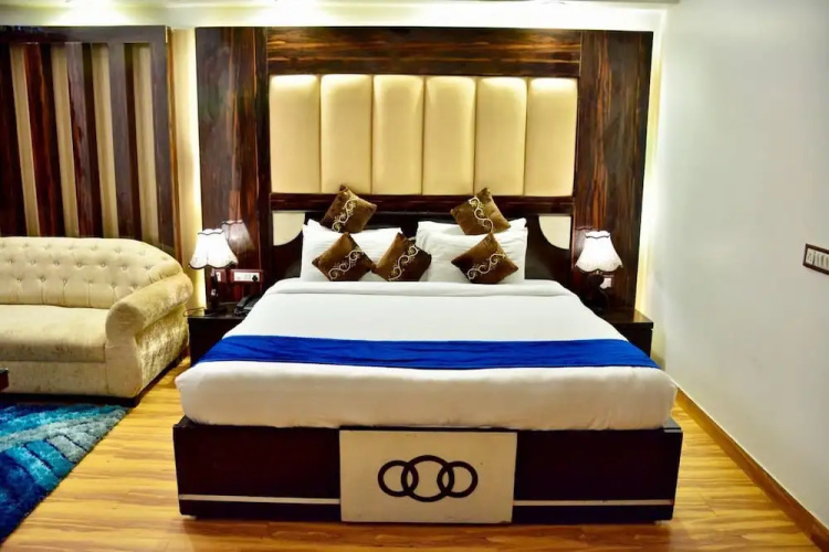 SK Crown Park Naraina
