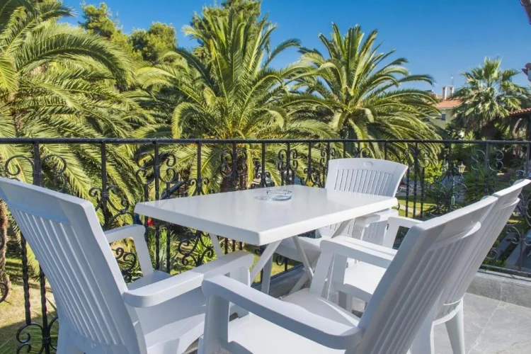 Superior Family Suite with garden view
