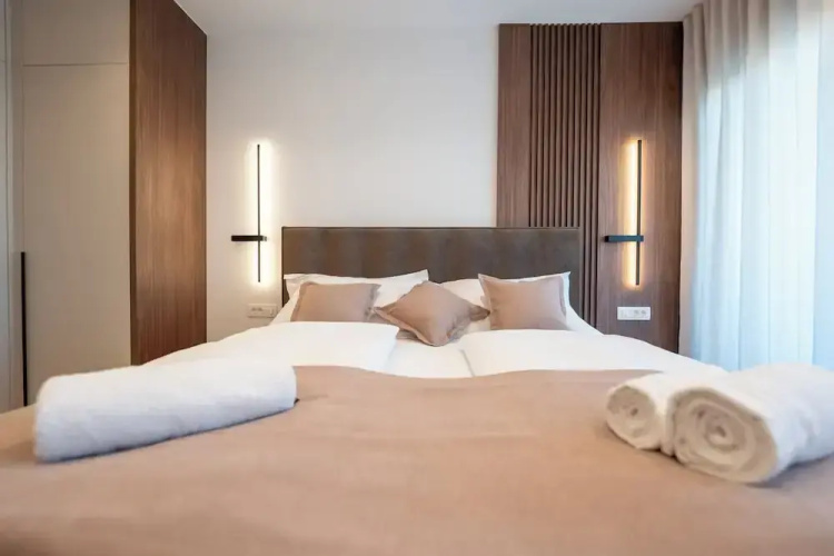 Bumblebee apartments & rooms with pool