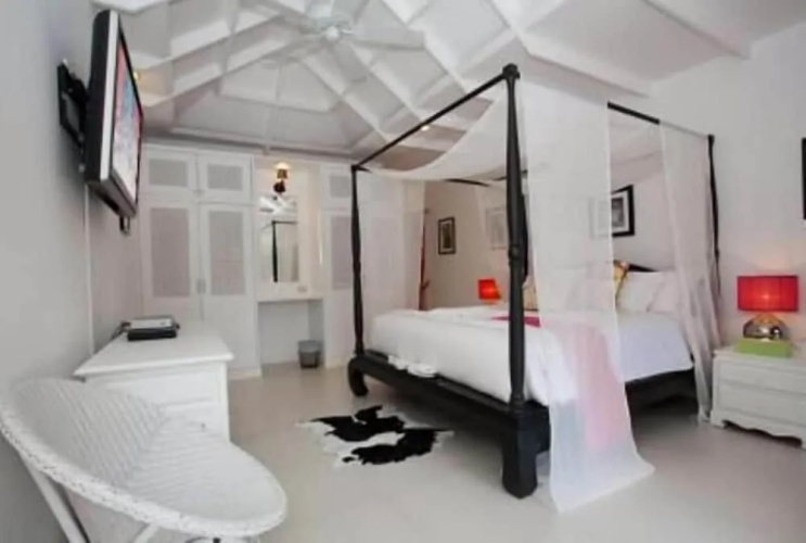 Tamarind Lake Villa