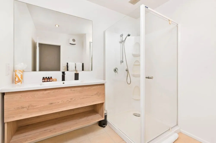 Central Queenstown Malaghan Apartment