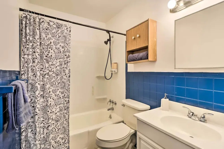 12 Mi to Camelback Ski Resort: Home w/ Decks!