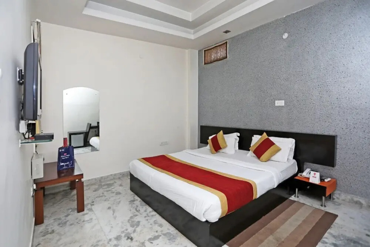 Mannat Residency By OYO Rooms