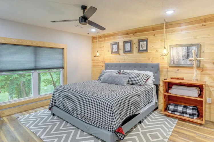 Relax on the River: Modern Mountain View Escape!