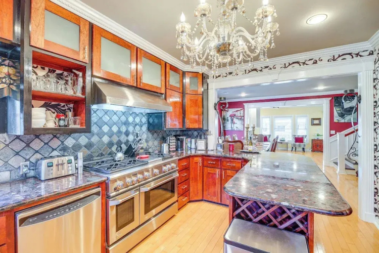 Spacious Houston Home w/ Deck ~ 2 Mi to Downtown!