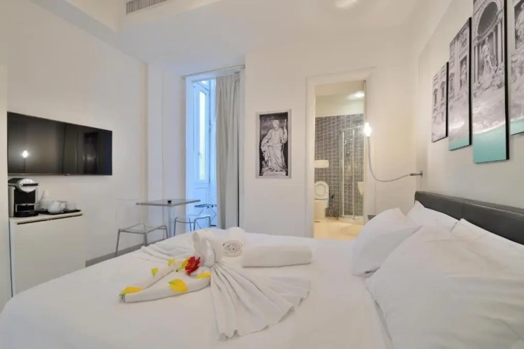 Standard Triple room