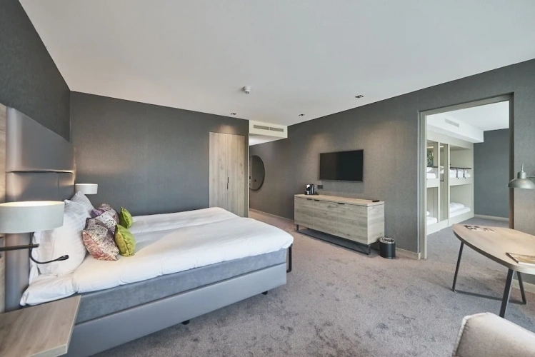 2 Bedrooms Standard Family room
