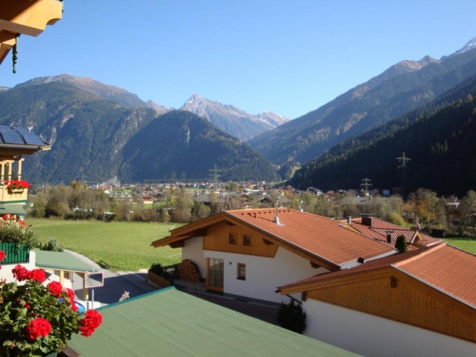 4 Bedrooms Apartment with balcony