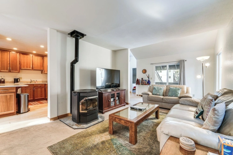 4 Bedrooms Apartment with balcony