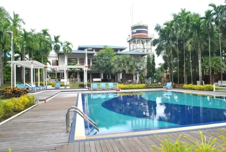 Standard room with pool view
