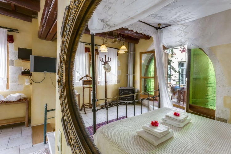 Ifigenia Rooms & Studios