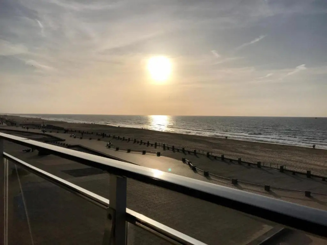 Luxury Seaview Apartment with free private garage