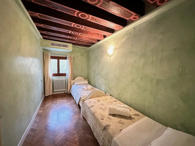 2 Bedrooms Apartment
