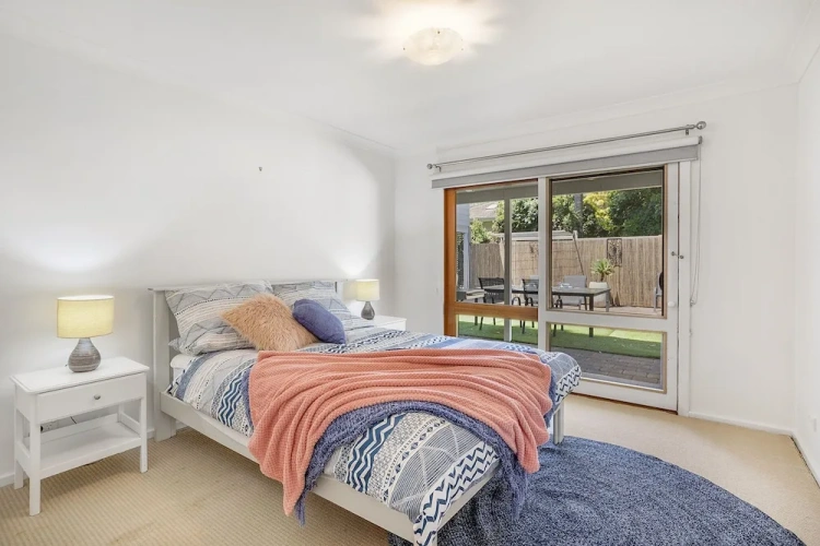 5 Bedrooms Cottage