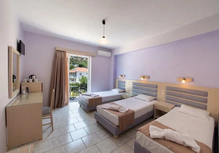 1 Bedroom Standard Triple room with balcony and with garden view