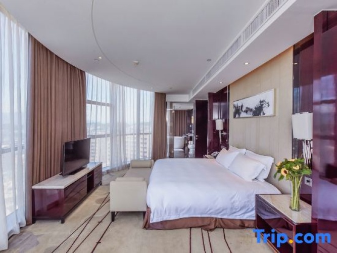 Suite with lake view