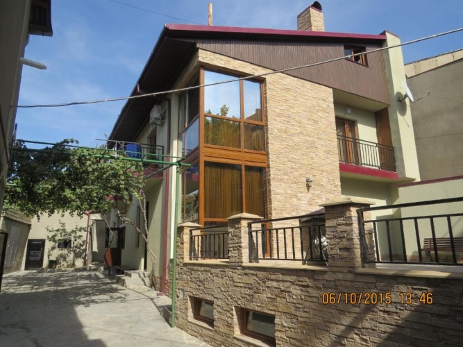 4 Bedrooms Cottage