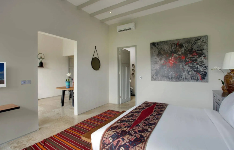 Room & Vespa Suite 2