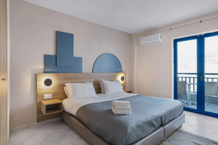 Apartment with sea view