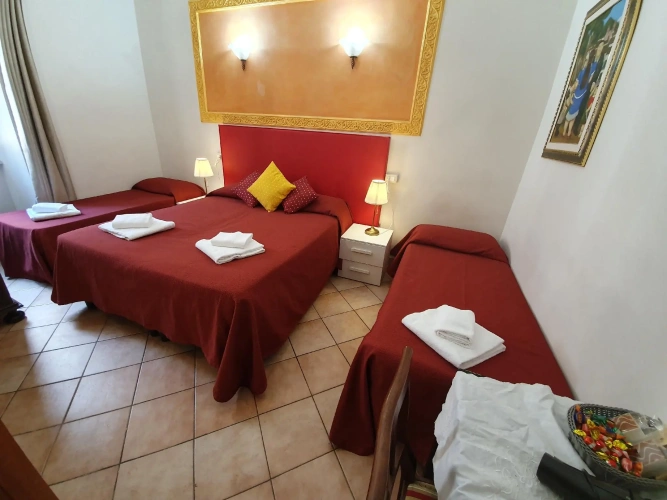 Standard Triple room