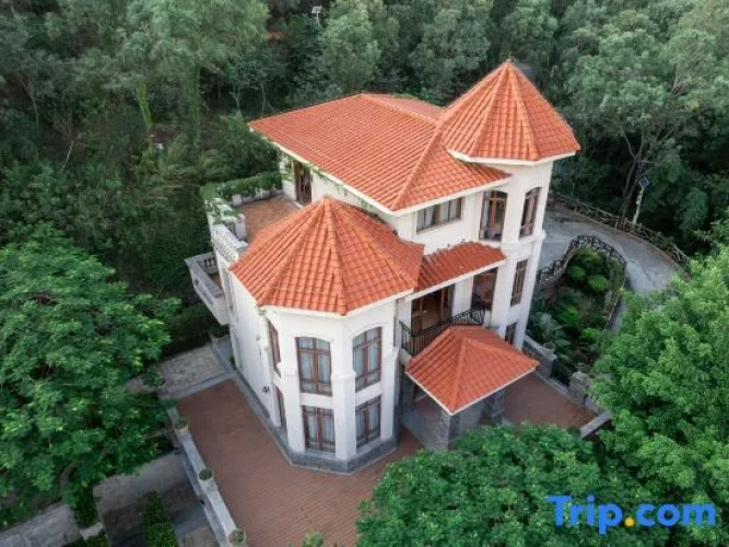 4 Bedrooms Villa