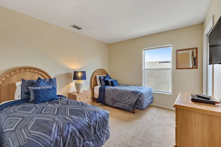 2 Suites, 1 King, 5 Beds: Pool. Games Room #810