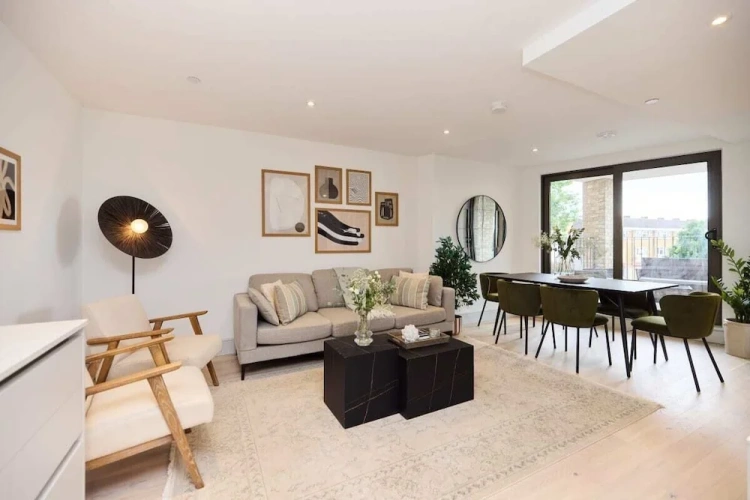 3 Bedrooms Apartment