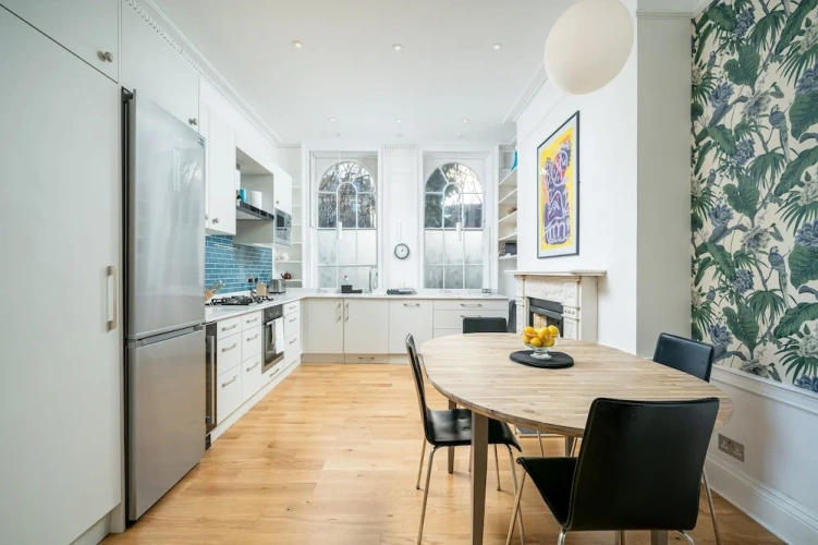 4 Bedrooms Cottage