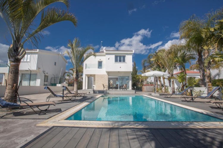 3 Bedrooms Villa