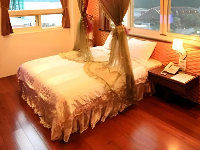 Ri Yue Hu Pan Hotel