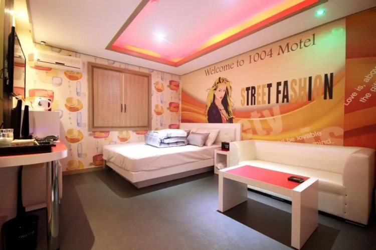 1004 Motel