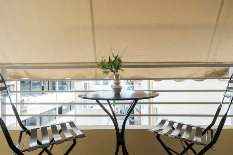 Modern Apartment in Athens with Balcony