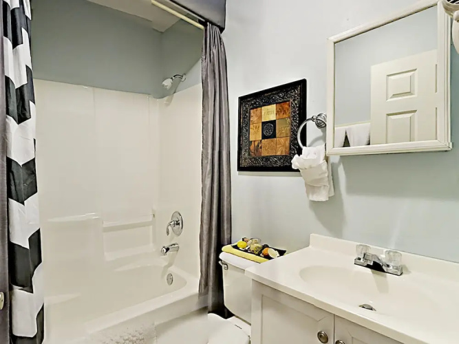 108 E Whiting St House - 2 Br apts by RedAwning