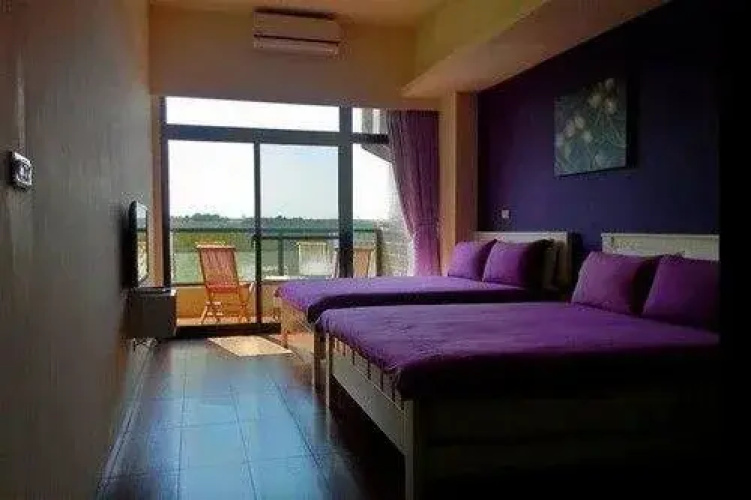 Six Color Sea B & B
