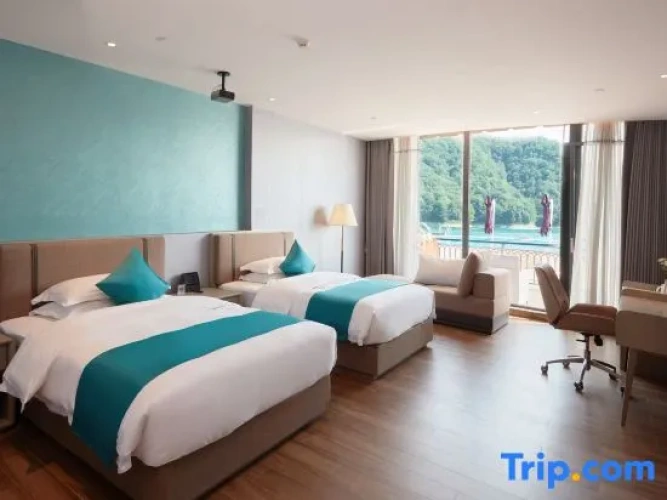 Superior Twin room with lake view