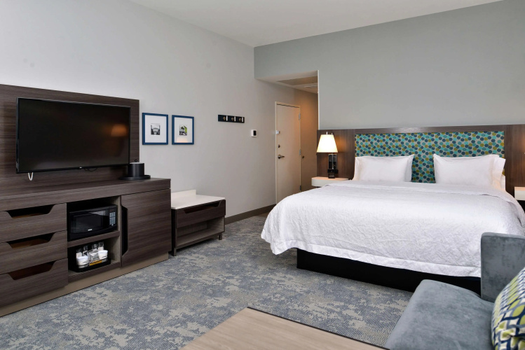 Hampton Inn Cedar Falls Downtown
