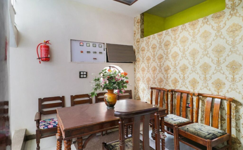 OYO 28176 Hotel President