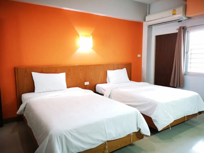 100 House Hotel