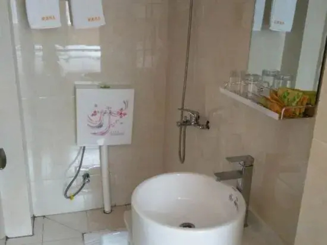 Baoxing Xinyuan Hotel