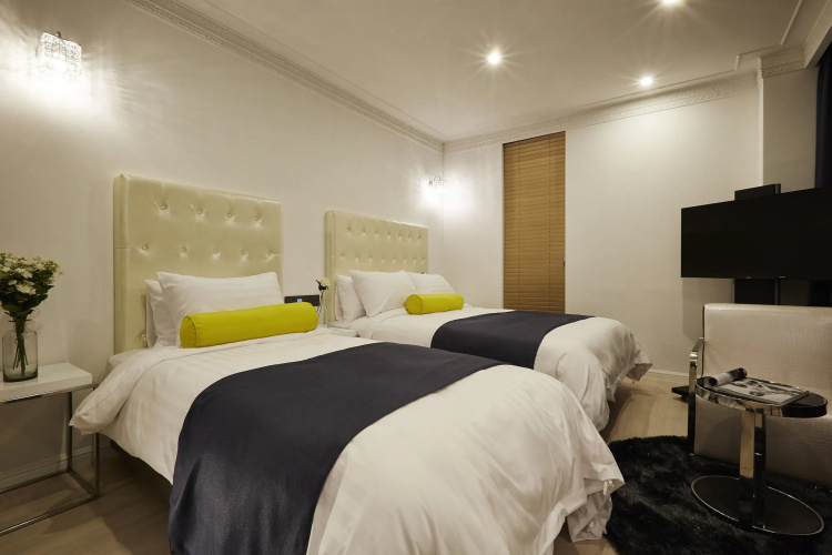 Urban Island Hotel