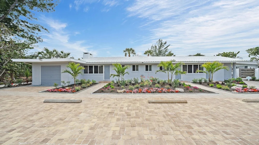 Las Hermanas 2 1 Bedroom Condo by RedAwning