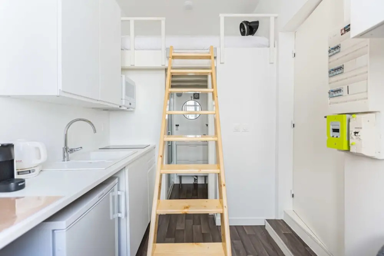 Cosy studio at Paul Doumer, by GuestReady